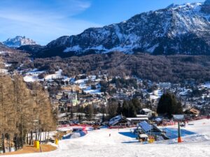 ski-resort-2022-01-20-19-46-04-utc